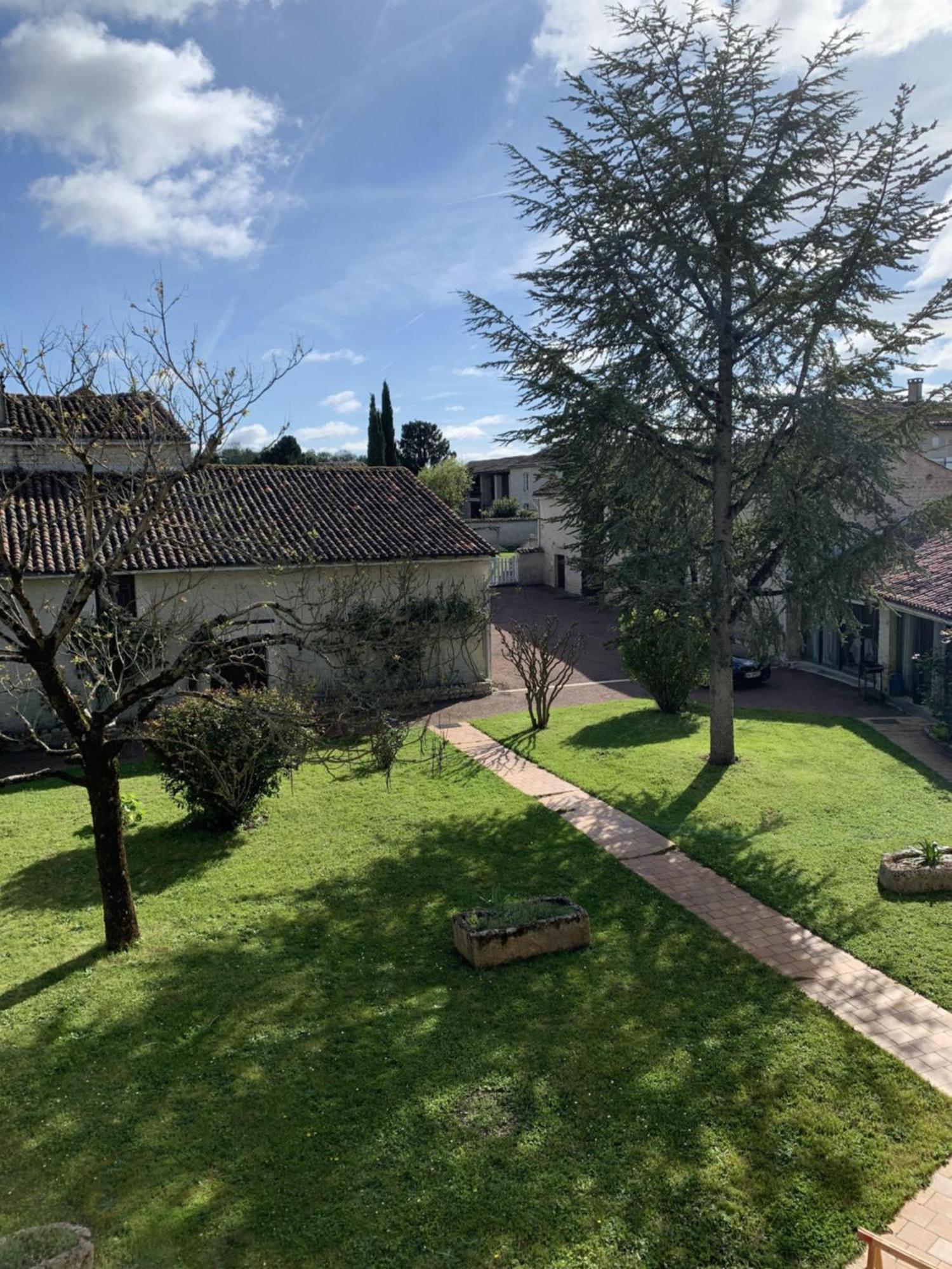 The Cool Lounge A Coulonges - Charente Bed & Breakfast Exterior photo