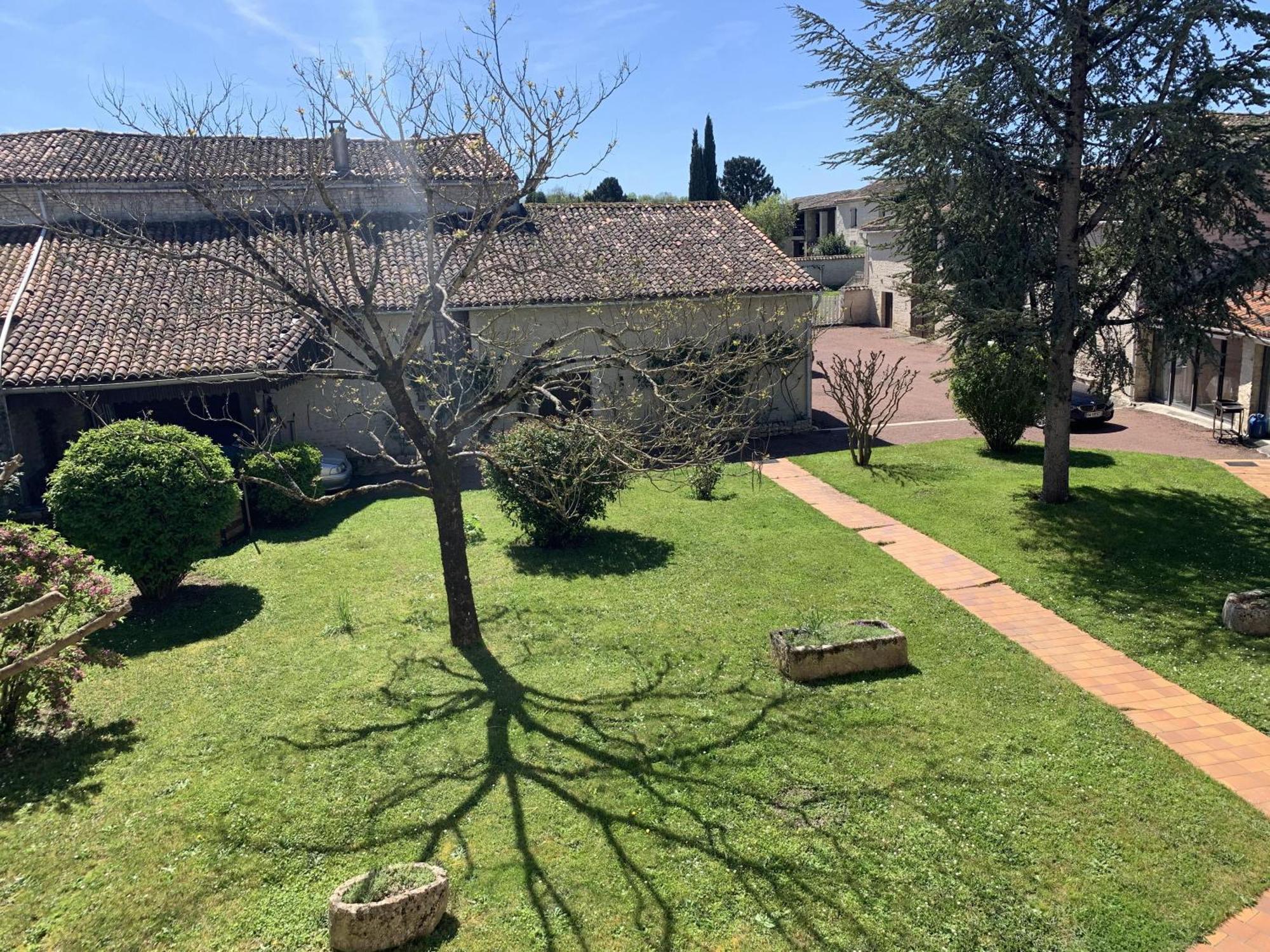 The Cool Lounge A Coulonges - Charente Bed & Breakfast Exterior photo