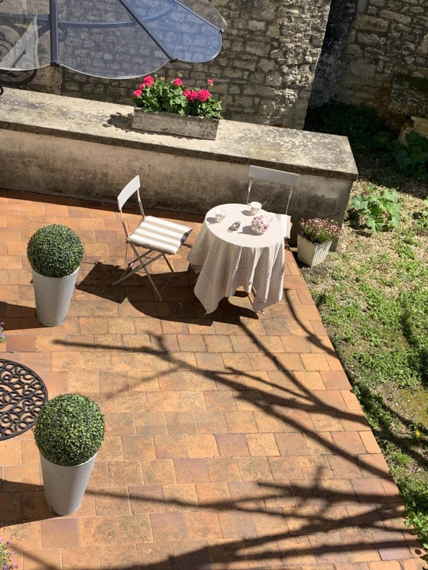 The Cool Lounge A Coulonges - Charente Bed & Breakfast Exterior photo